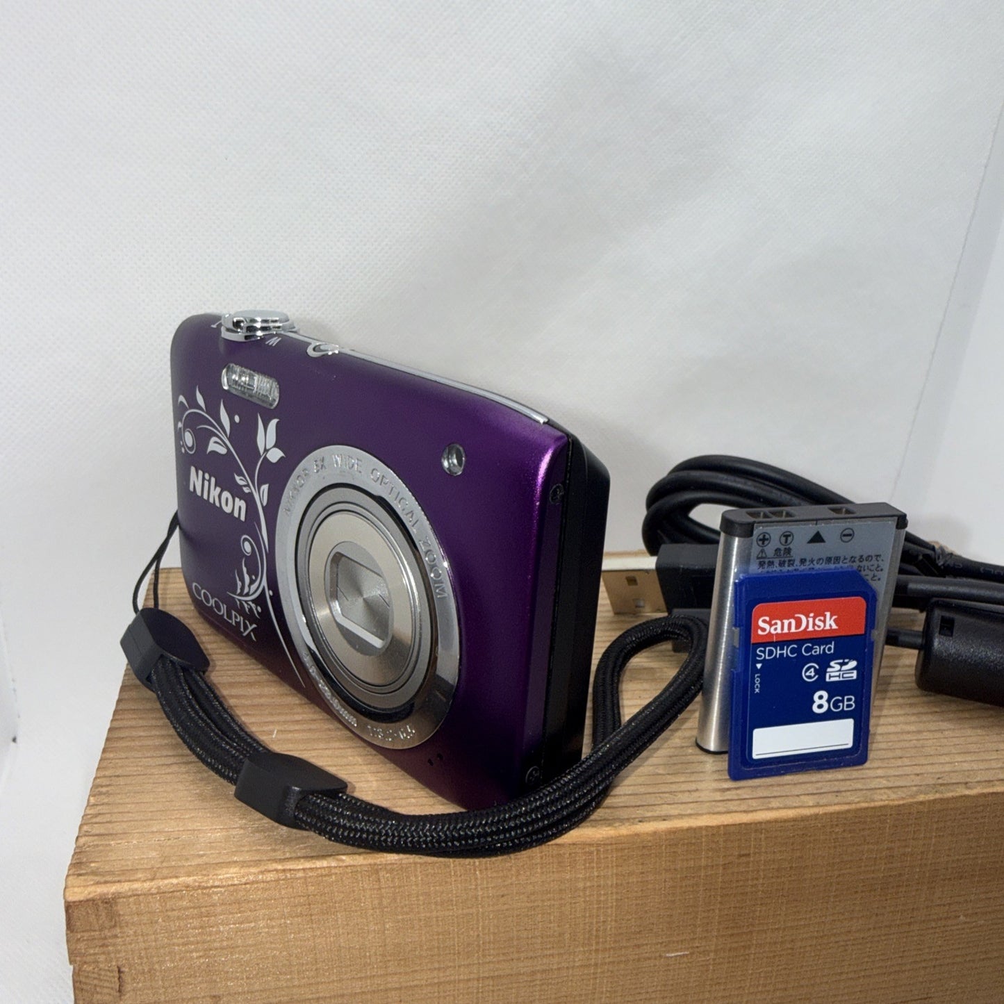Nikon Coolpix S2900 20.1MP Purple Digital Camera + Battery & Charger