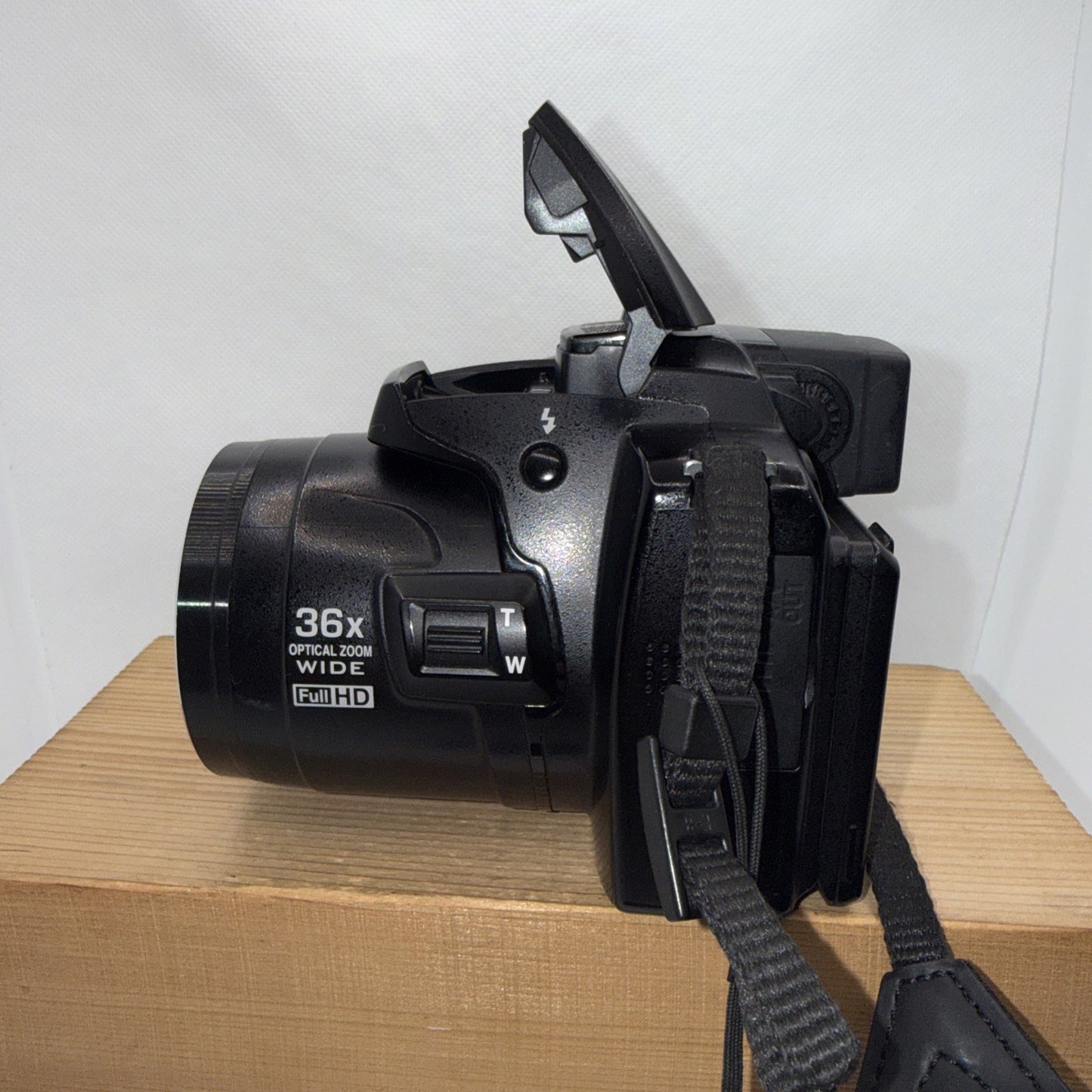 Nikon Coolpix P500 12.1MP Digital Camera 36x Zoom Tested + Charger Battery 4GB