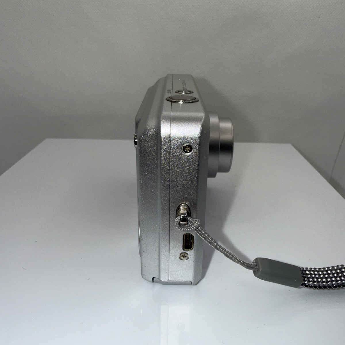 Fujifilm FinePix J10 8.2MP Digital Camera + Charger Battery 8GB SD Card Working