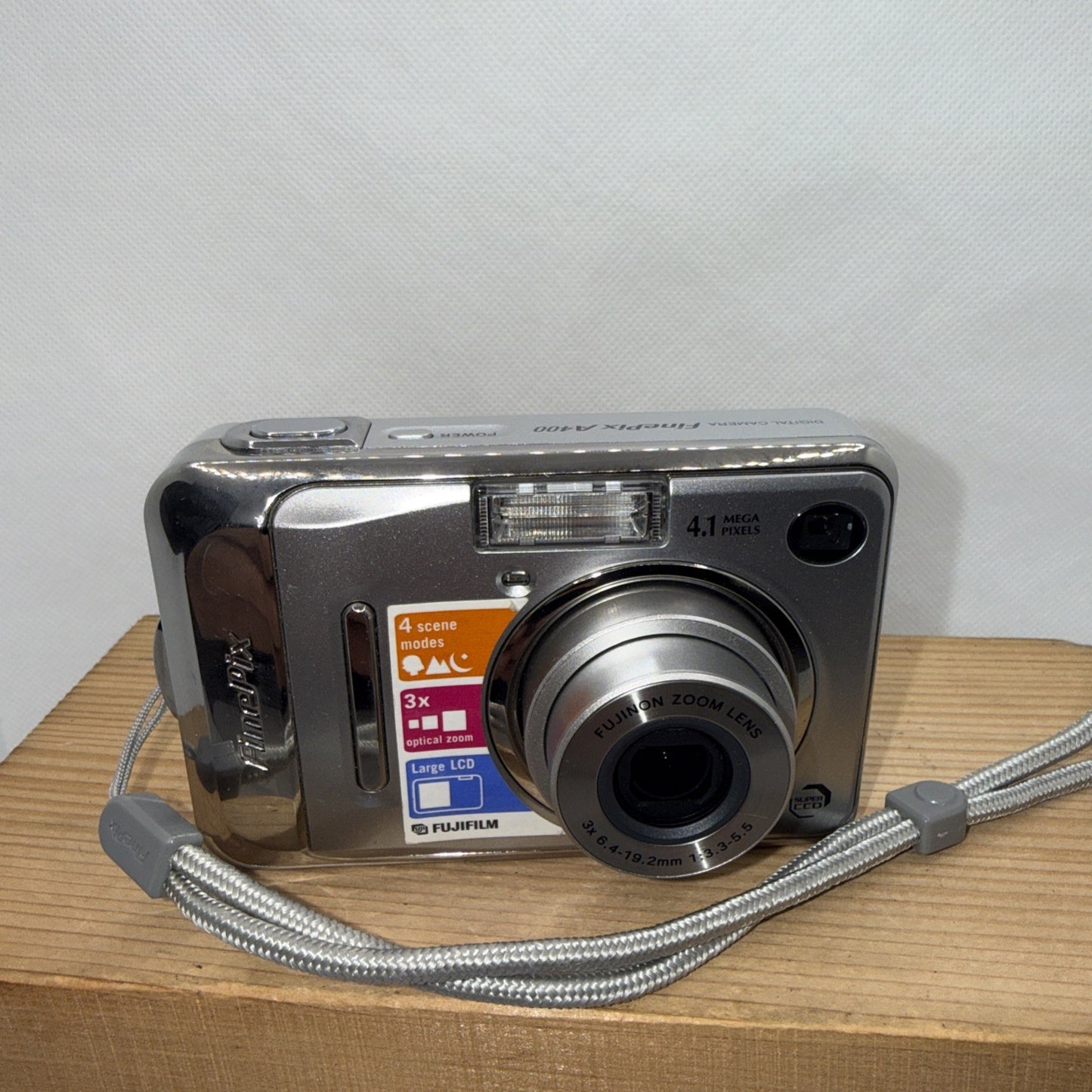 Fujifilm Finepix A400 4.1MP Digital Camera Tested Working + 128MB XD Card