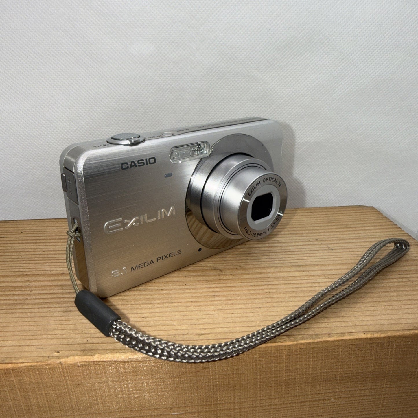 CASIO Exilim EX-Z80 Digital Camera 8.1MP Tested Working + Charger Battery 4GB SD