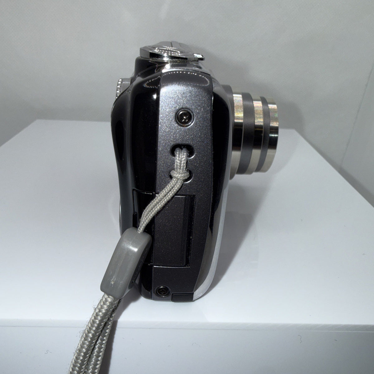 Digital Camera FujiFilm FinePix F72EXR 10MP Tested + Charger Battery 16GB SD