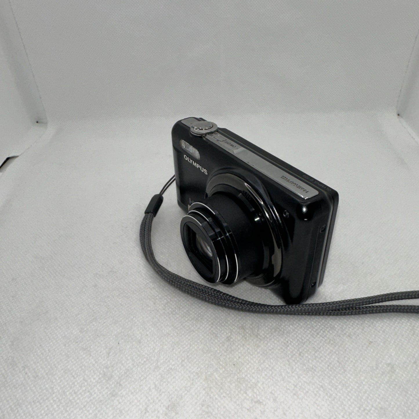 Olympus D-720 14.0MP Digital Camera *Some Dead Pixels* + Charger Battery 16GB SD3