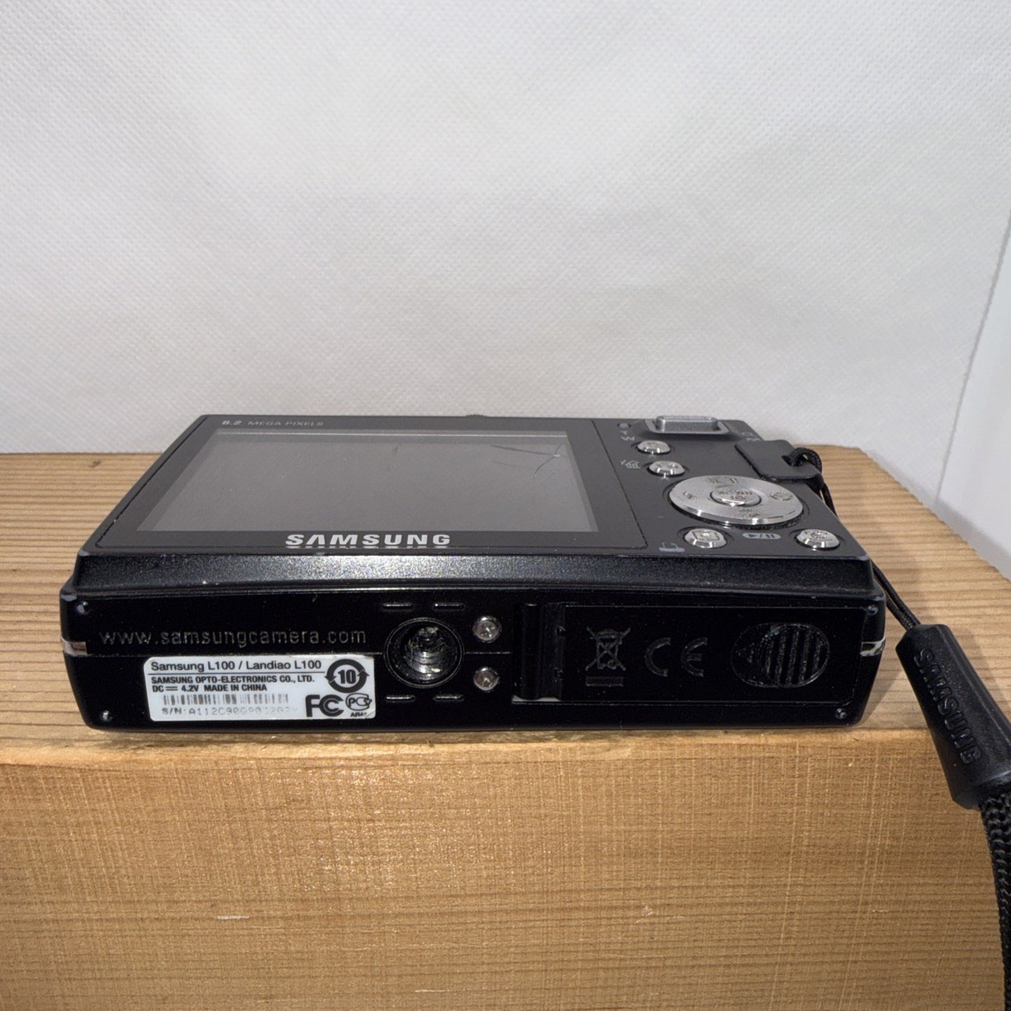 Samsung L100 8.2MP Digital Camera Tested *Minor damage + Charger Battery 4GB