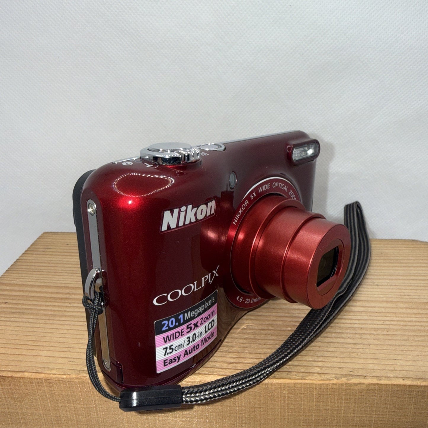 Nikon L28 Digital Camera 20.1MP Tested *Minor issue* + Charger Batteries 4GB SD