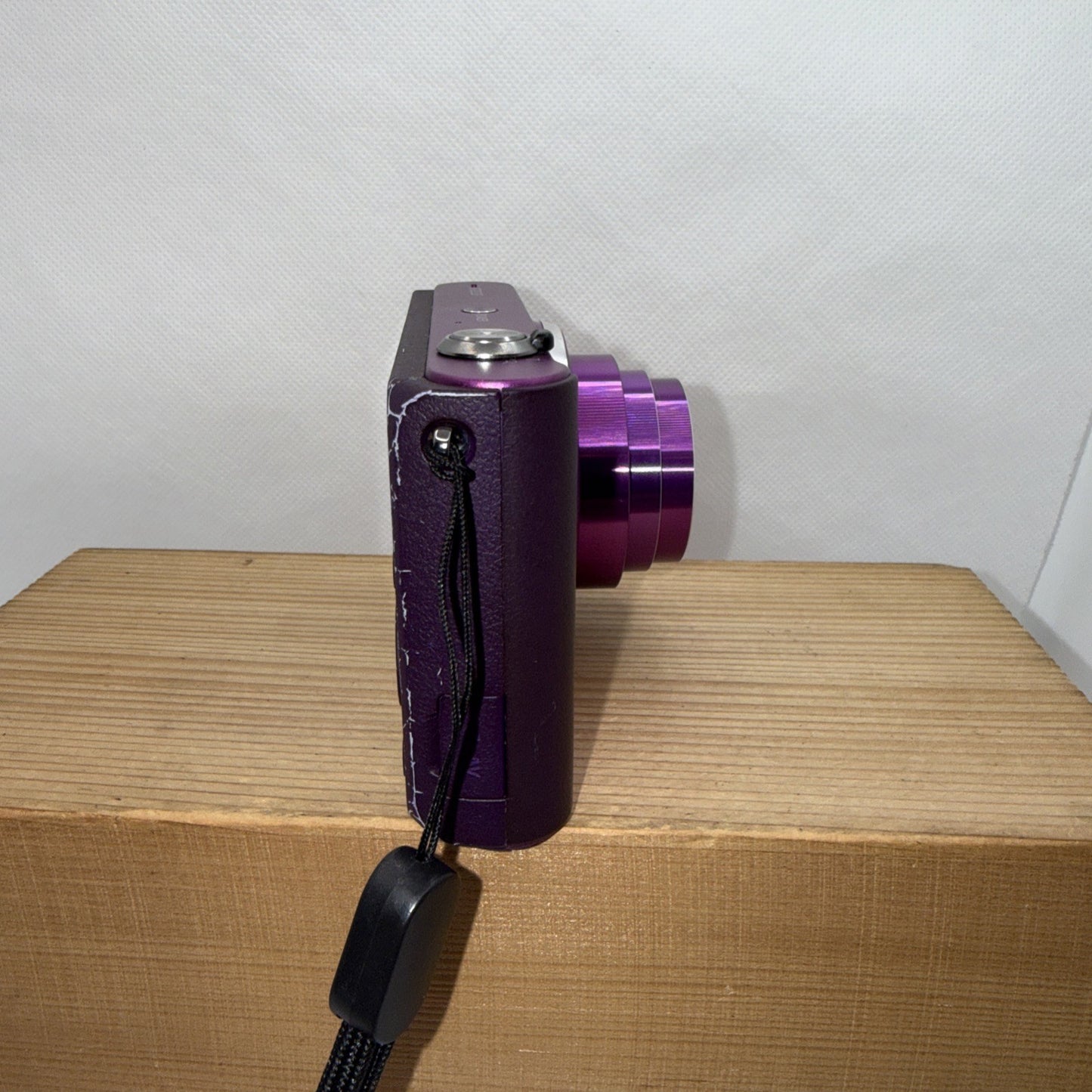 Samsung ST200F 16.1MP Digital Camera *Battery flap missing + Charger Battery 2GB