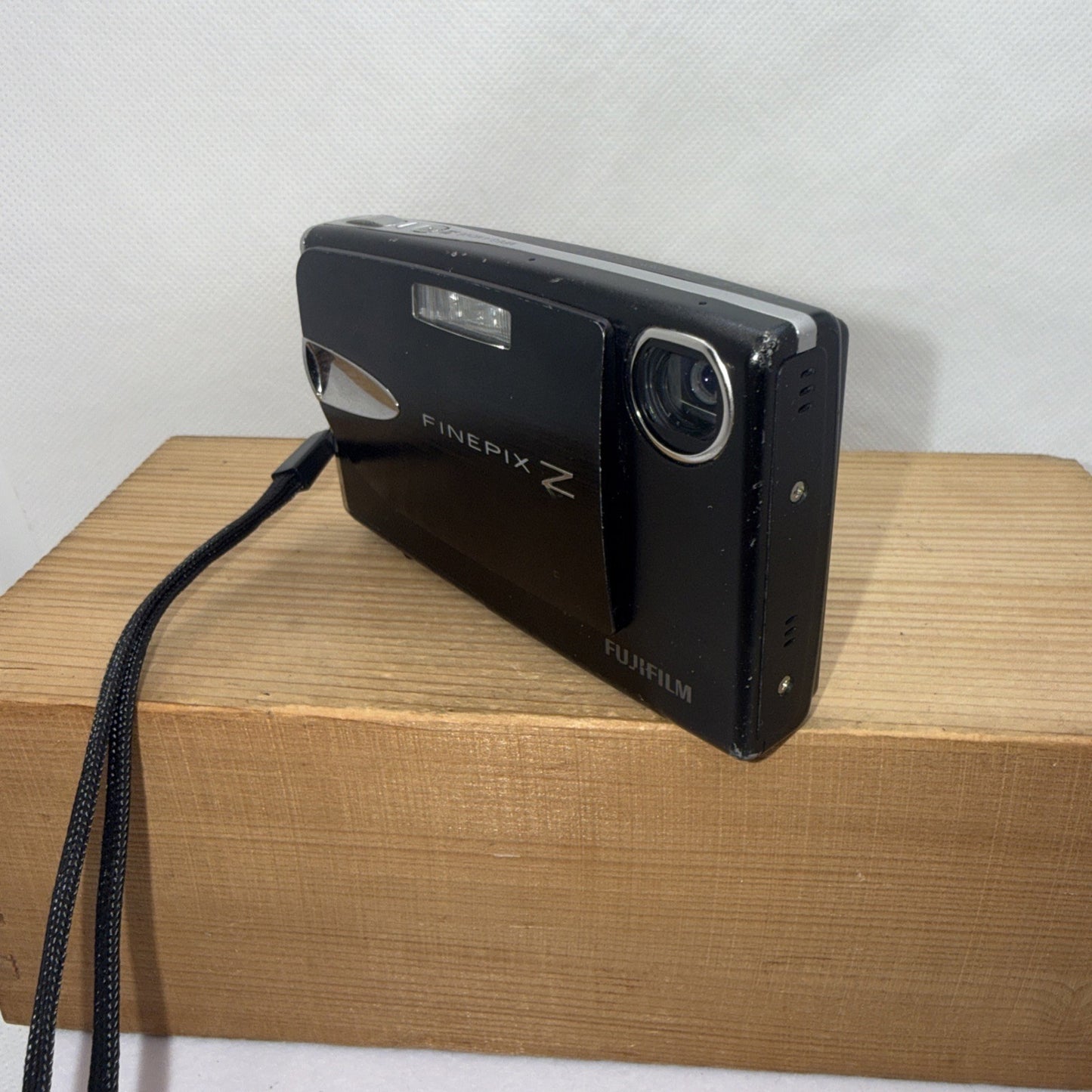 Fujifilm FinePix Z20fd 10.0MP Digital Camera Tested + Charger Battery 4GB SD