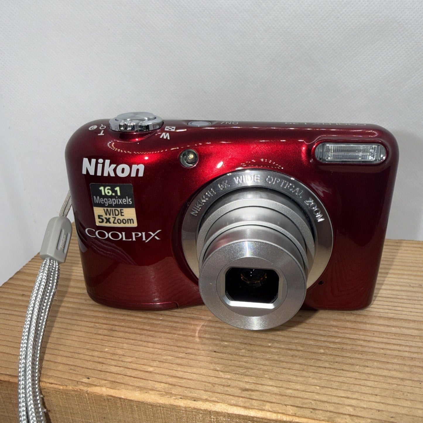 Nikon L29 16.1MP Digital Camera *Minor screen issue + Charger Batteries & 4GB SD