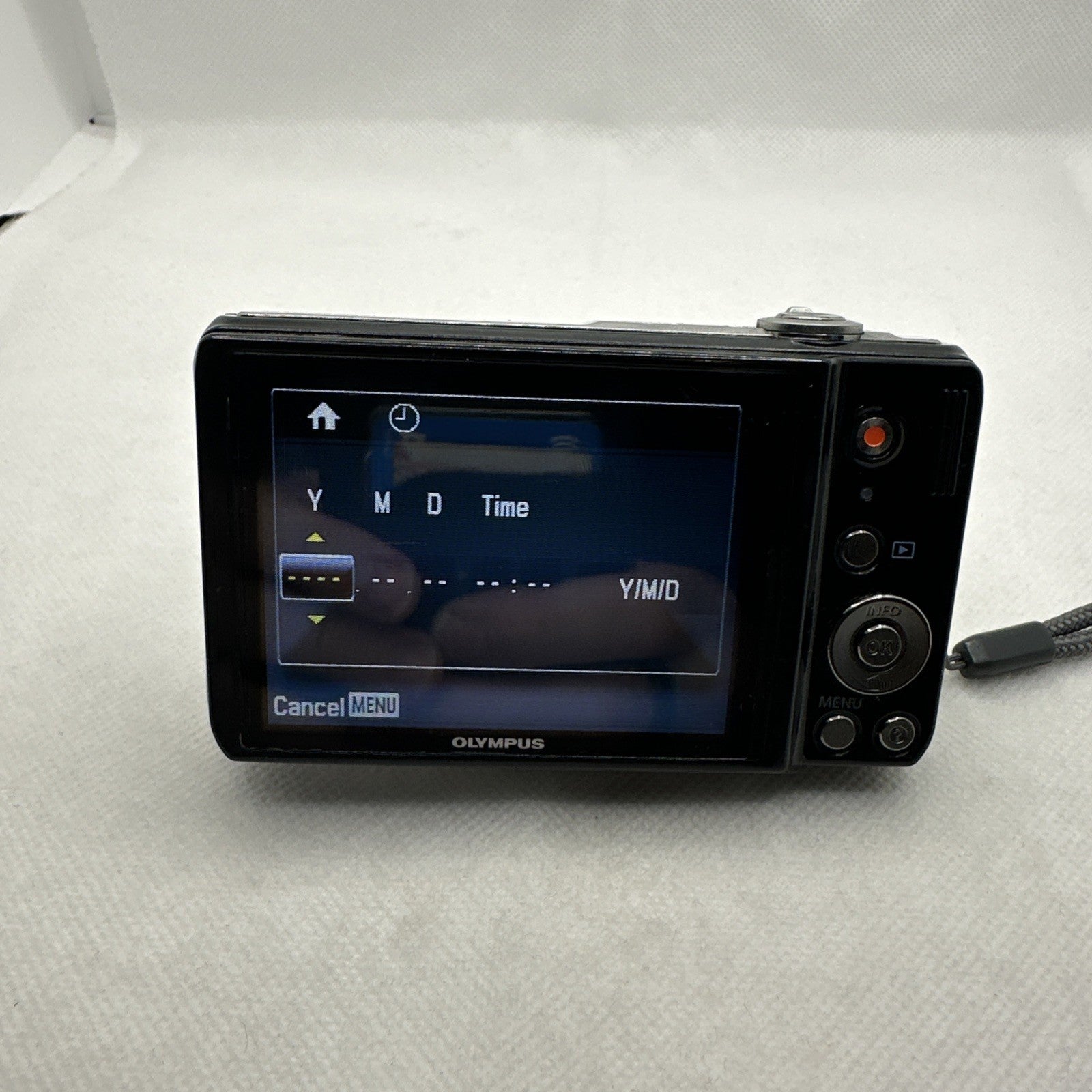 Olympus D-720 14.0MP Digital Camera *Some Dead Pixels* + Charger Battery 16GB SD4