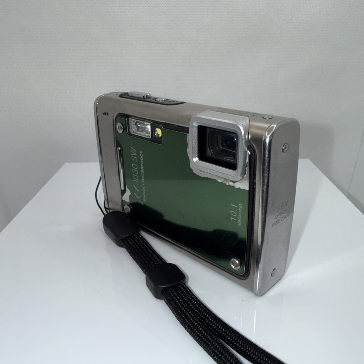Olympus U 1030 SW Digital Camera Waterproof Tested + Charger Battery Memory