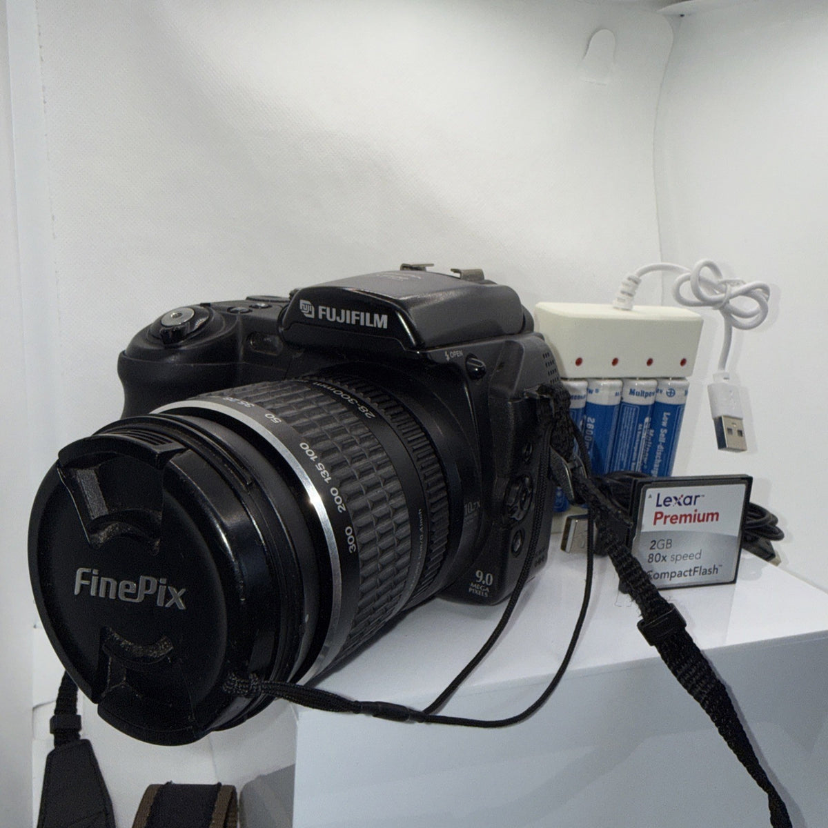 Digital Bridge Camera Fujifilm FinePix S9500 9MP Tested + Charger Batteries 2GB