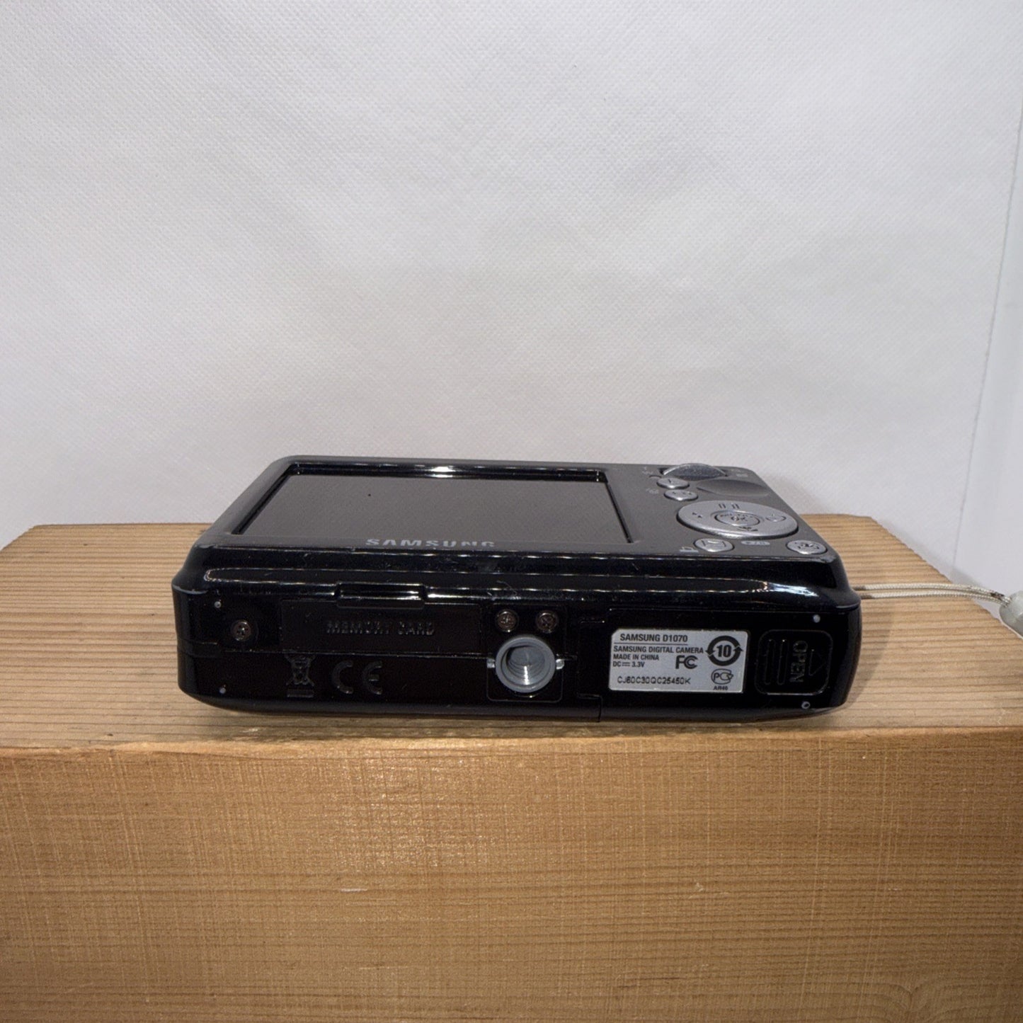 Samsung D1070 10.2MP Digital Camera Boxed Tested + 4GB SD Memory Card