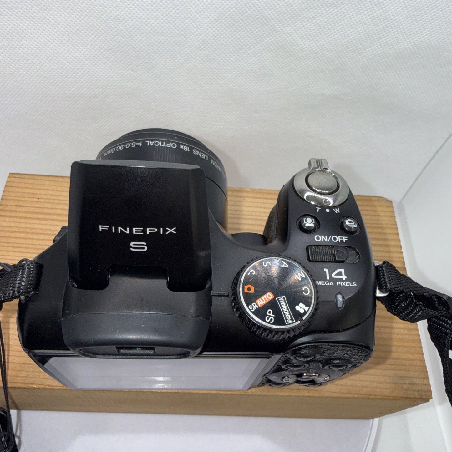 Fujifilm FinePix S Series S2980 Digital Camera 14MP Tested Working + 4GB SD