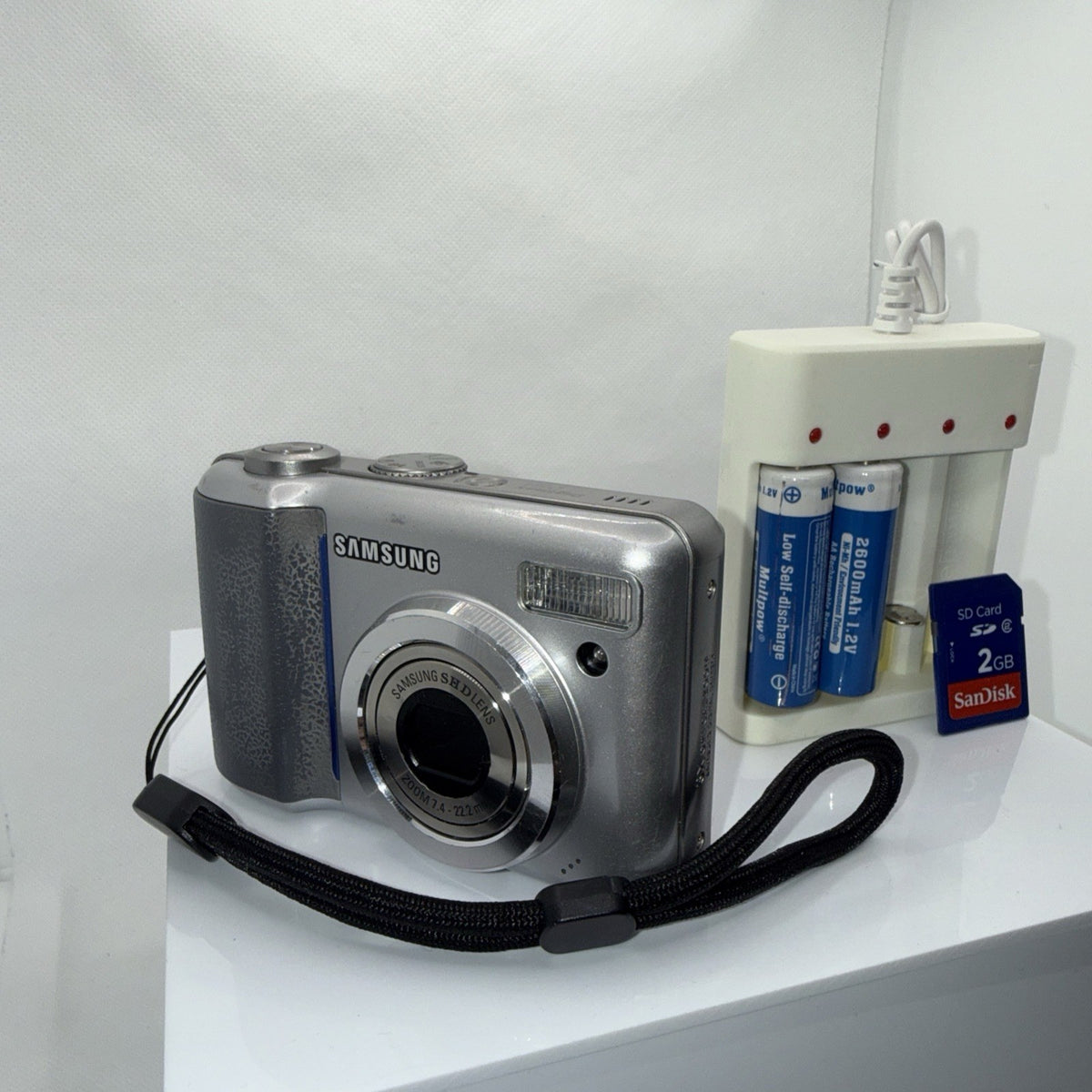 Samsung Digimax D103 10.1MP Digital Camera Tested + Charger Batteries 2GB SD