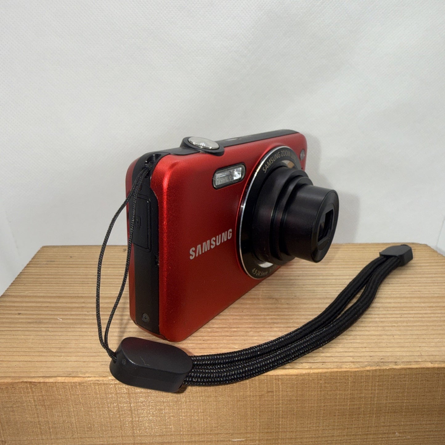 Samsung ES75 14.2MP Digital Camera Red Tested + Charger Battery 4GB SD Card