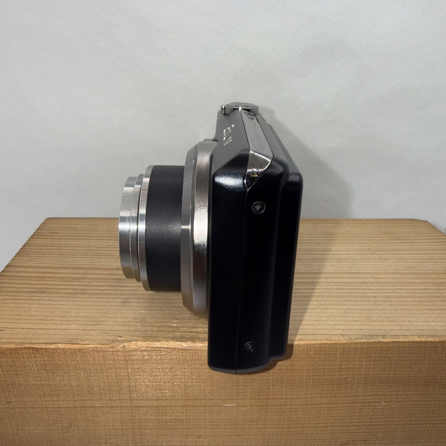 Casio Exilim EX-ZS100 14.1MP Digital Camera Tested Boxed + Charger Battery 4GB