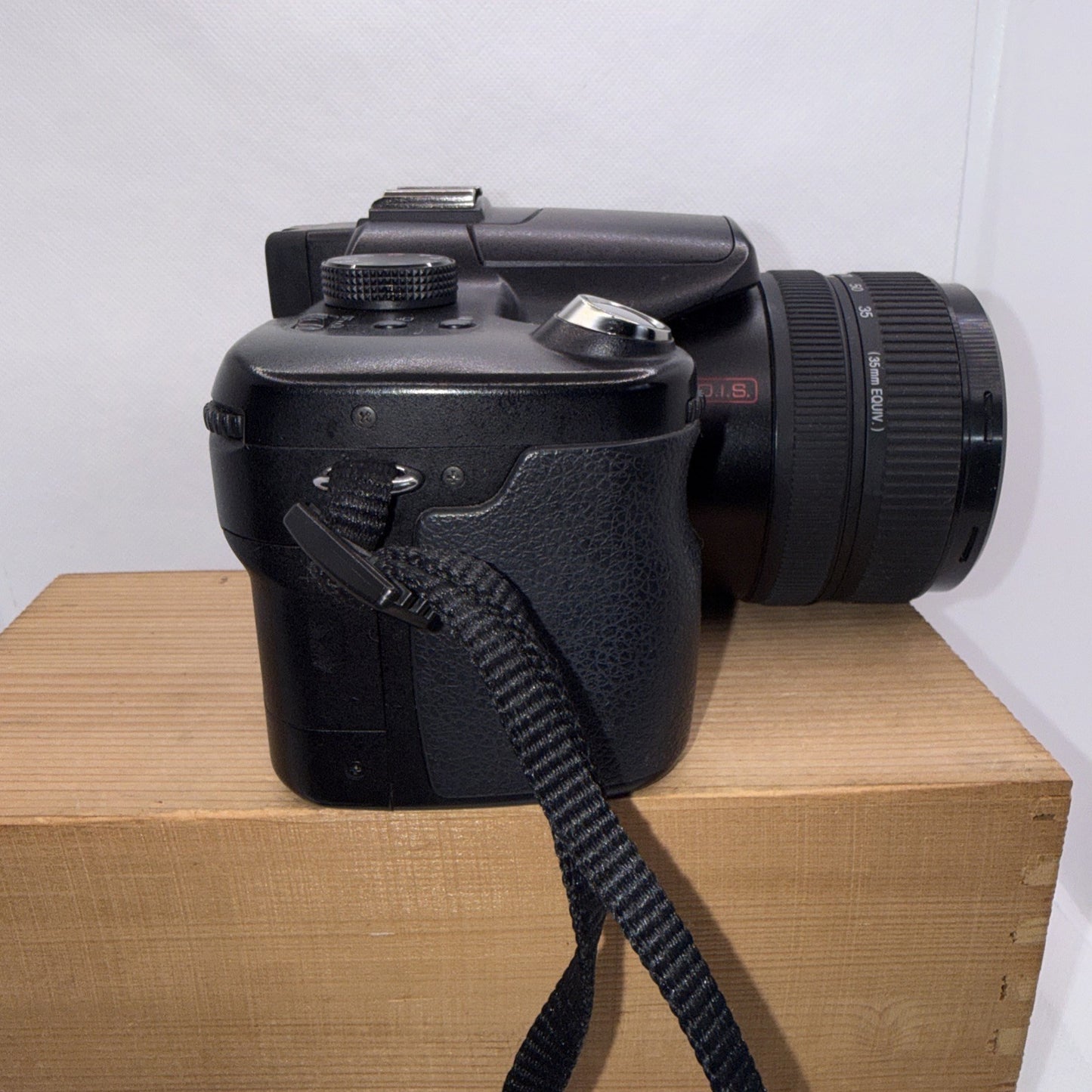Panasonic Lumix DMC-FZ30 8MP Digital Camera Tested + Charger Battery SD Case