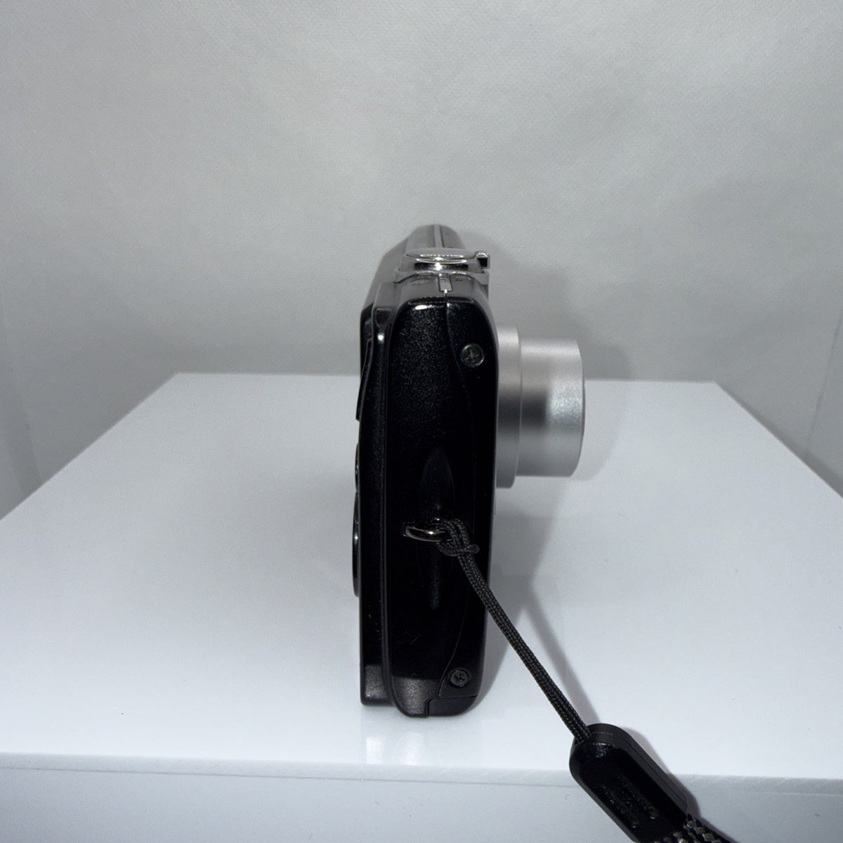 Nikon Coolpix S2500 12MP Digital Camera Tested Working + Charger Battery 16GB