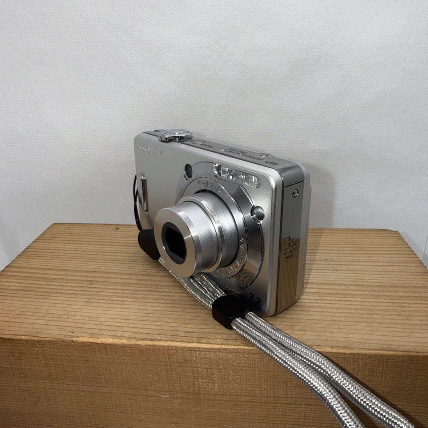 Sony Cyber-shot DSC-W55 7.2MP Digital Camera Tested + Charger Battery 2GB