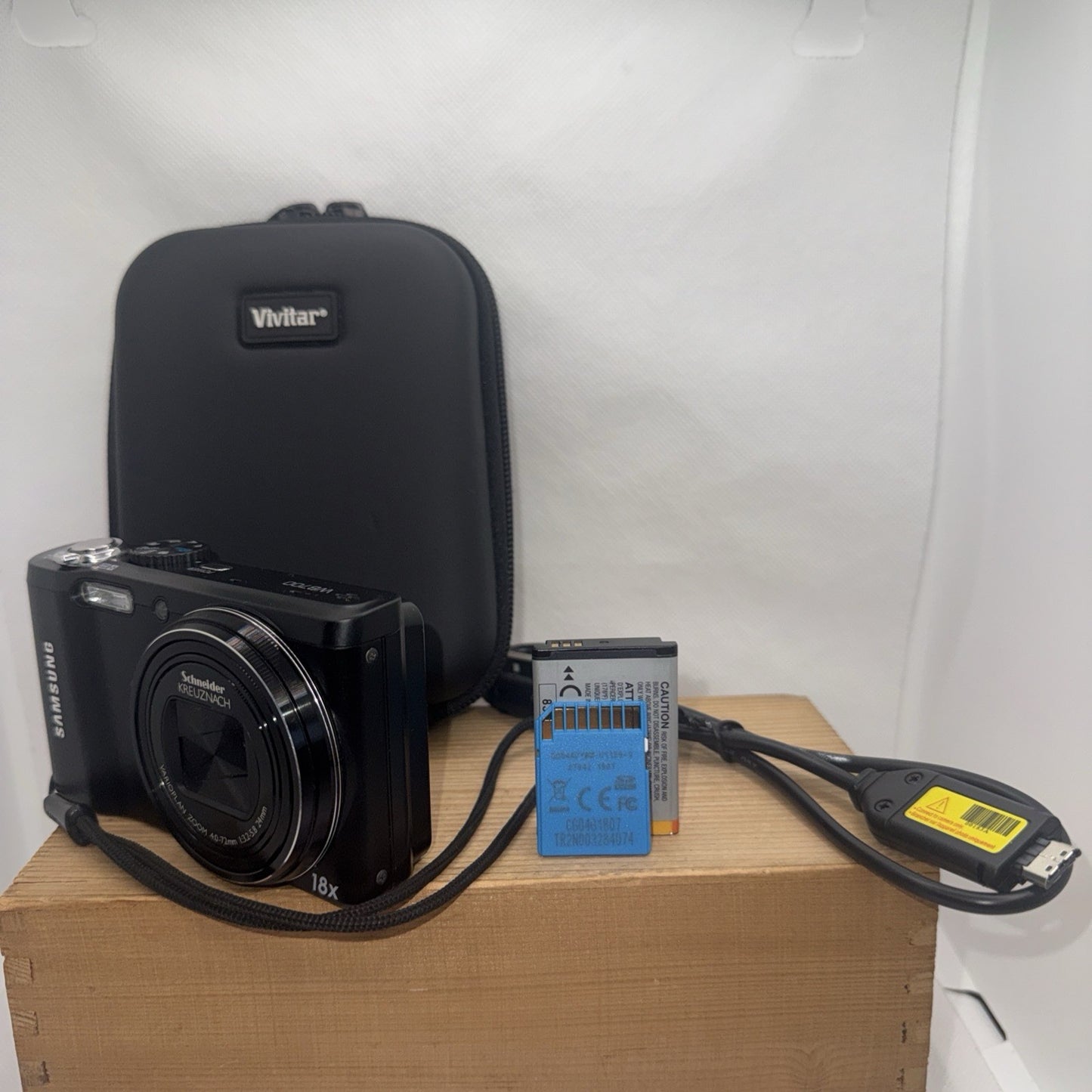 Samsung WB700 14.2MP Digital Camera Tested Working + Charger Battery 4GB SD Case