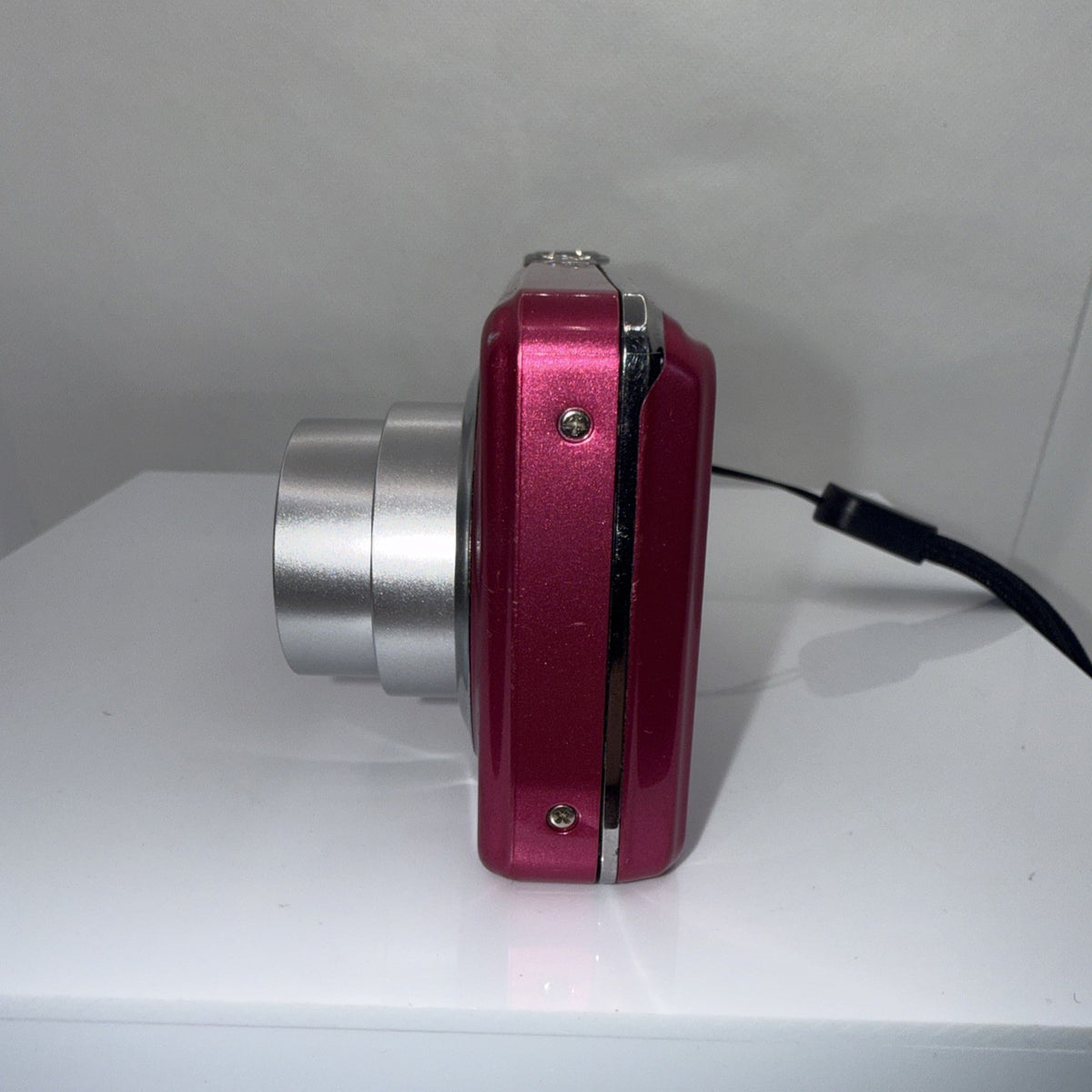 Fujifilm FinePix J30 Digital Camera 12.2 MP Pink *Tested Some Dead Pixels*