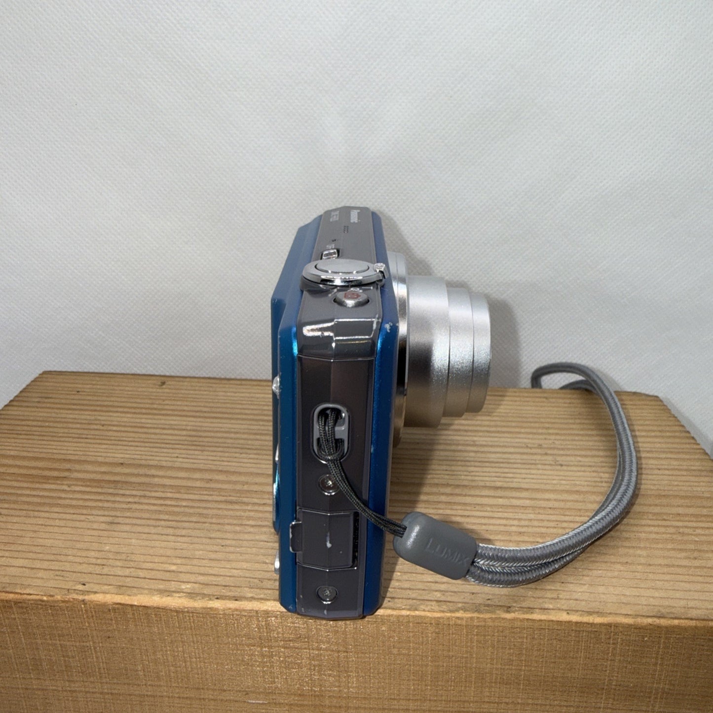 Panasonic LUMIX DMC-FS30 14.1MP Digital Camera Tested + Charger Battery 4GB SD