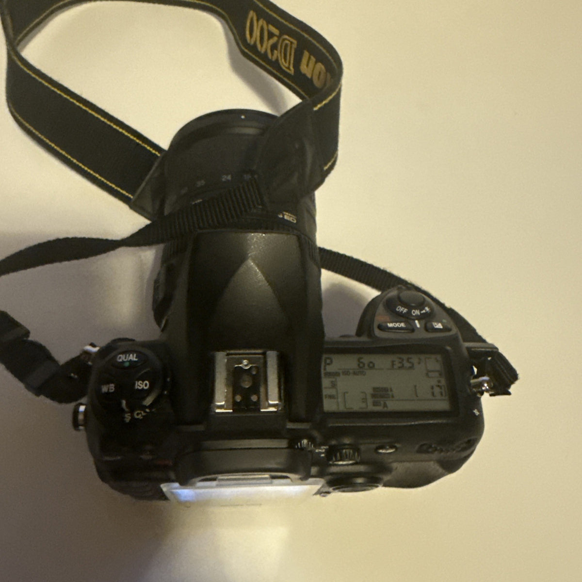 Nikon D200 Camera AF-S DX VR Zoom-Nikkor 18-200mm & Nikkor AF-S 18-70mm - Bundle