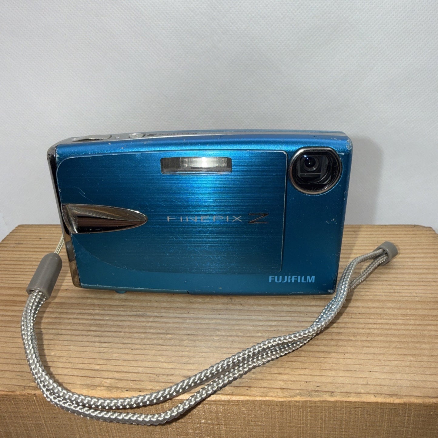 Fujifilm Finepix Z20fd 10MP Digital Camera Blue Tested + Charger Battery 4GB SD