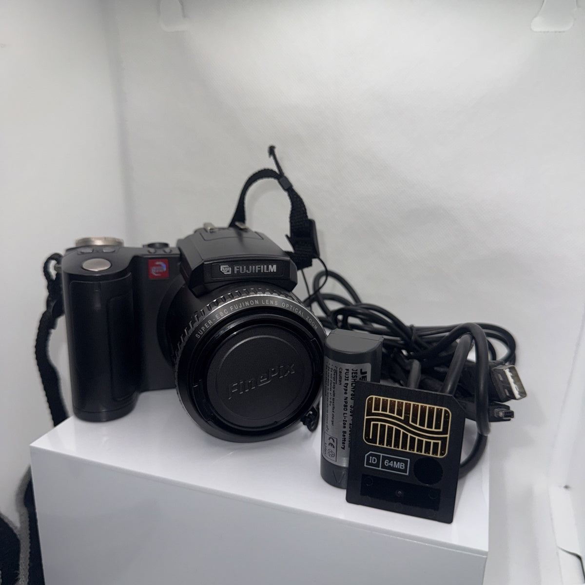 Fujifilm Finepix 6900 Zoom Digital Camera 3.3MP CCD Full Kit Tested Retro VGC