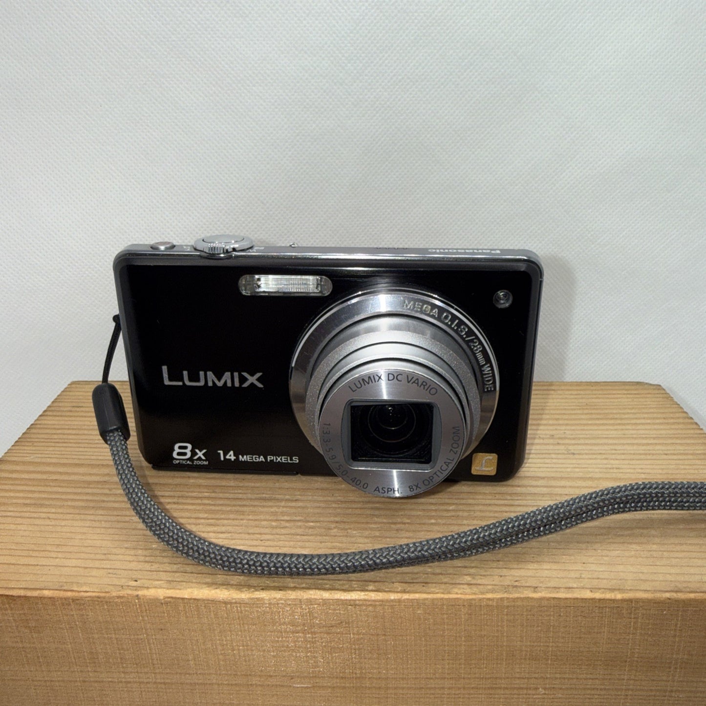 Panasonic Digital Camera Lumix DMC-FS33 14.1MP Black + Charger Battery Case 4GB