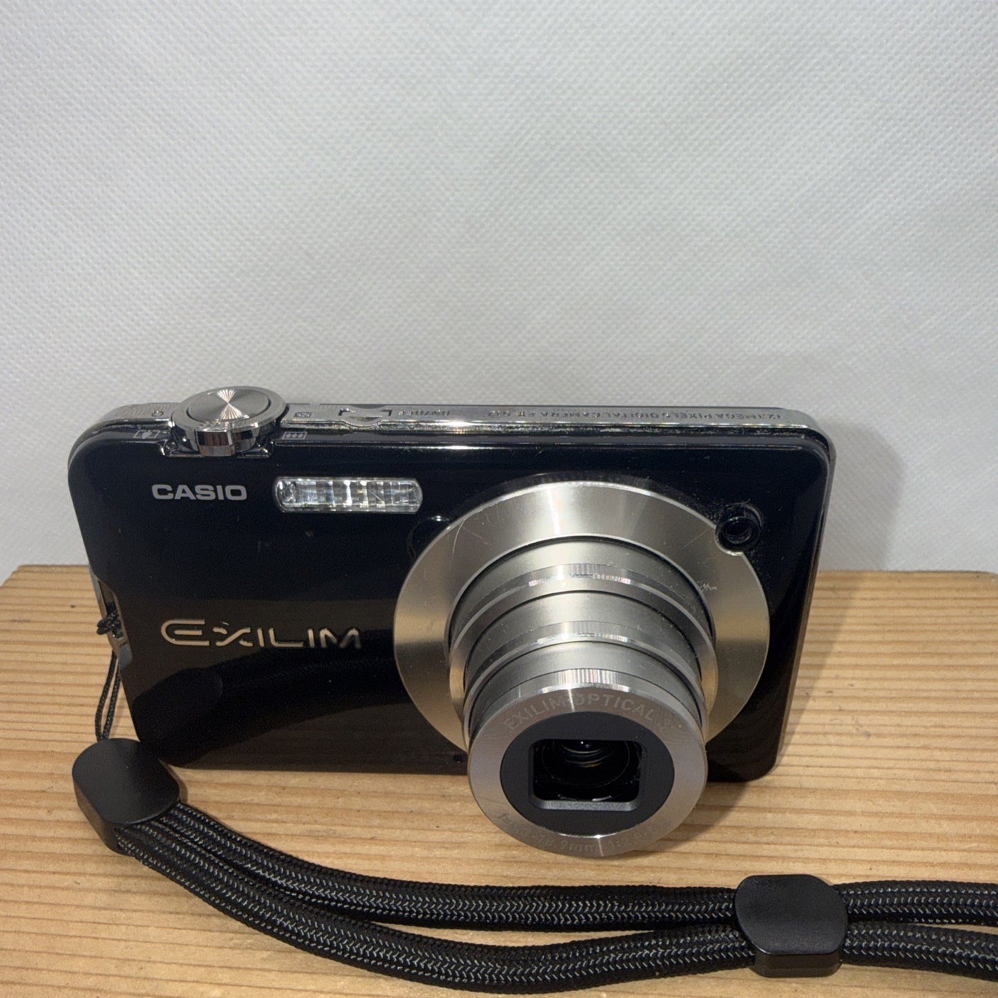 Casio Exilim EX-S12 12.1 MP SLIM Digital Camera Tested + Charger Battery 4GB SD