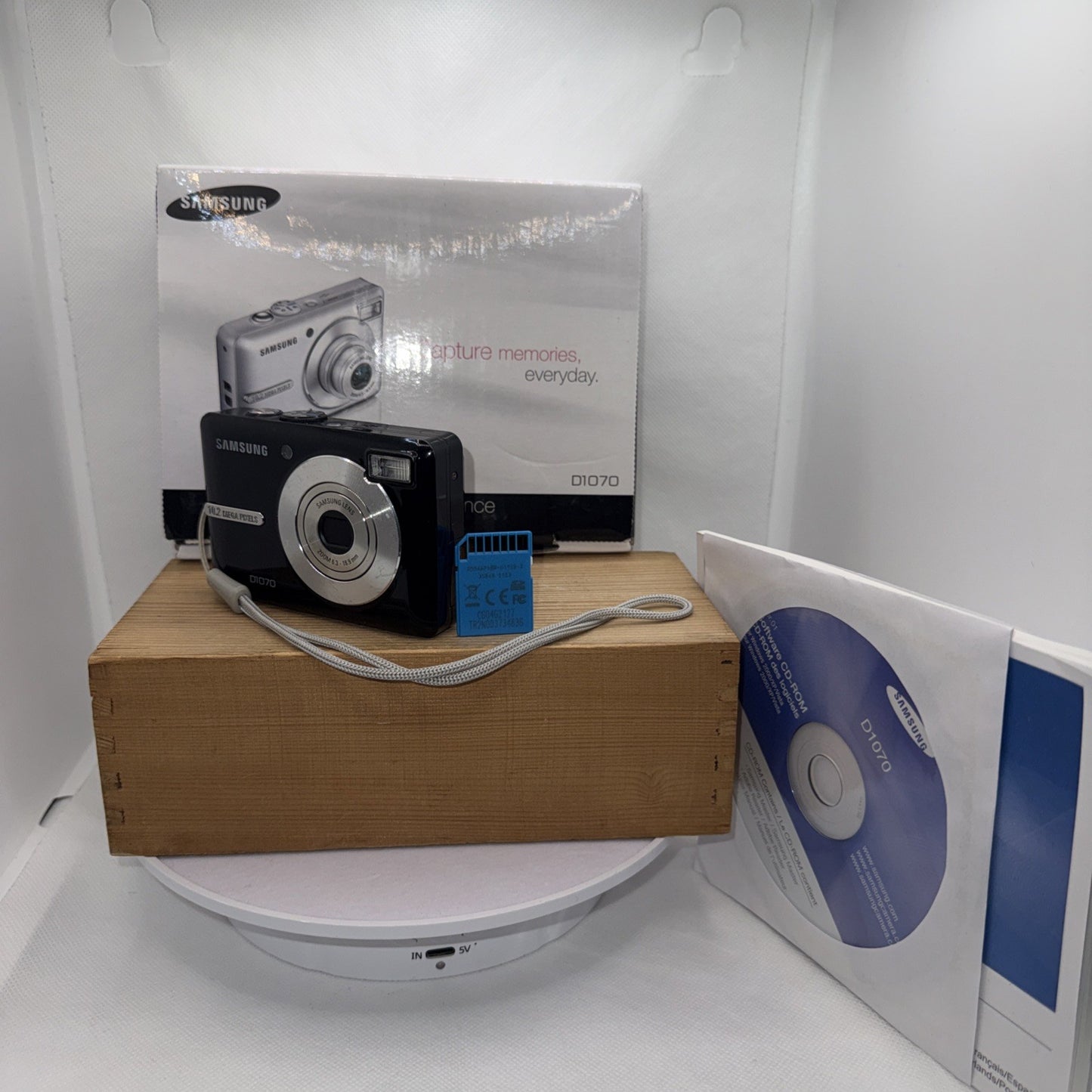 Samsung D1070 10.2MP Digital Camera Boxed Tested + 4GB SD Memory Card