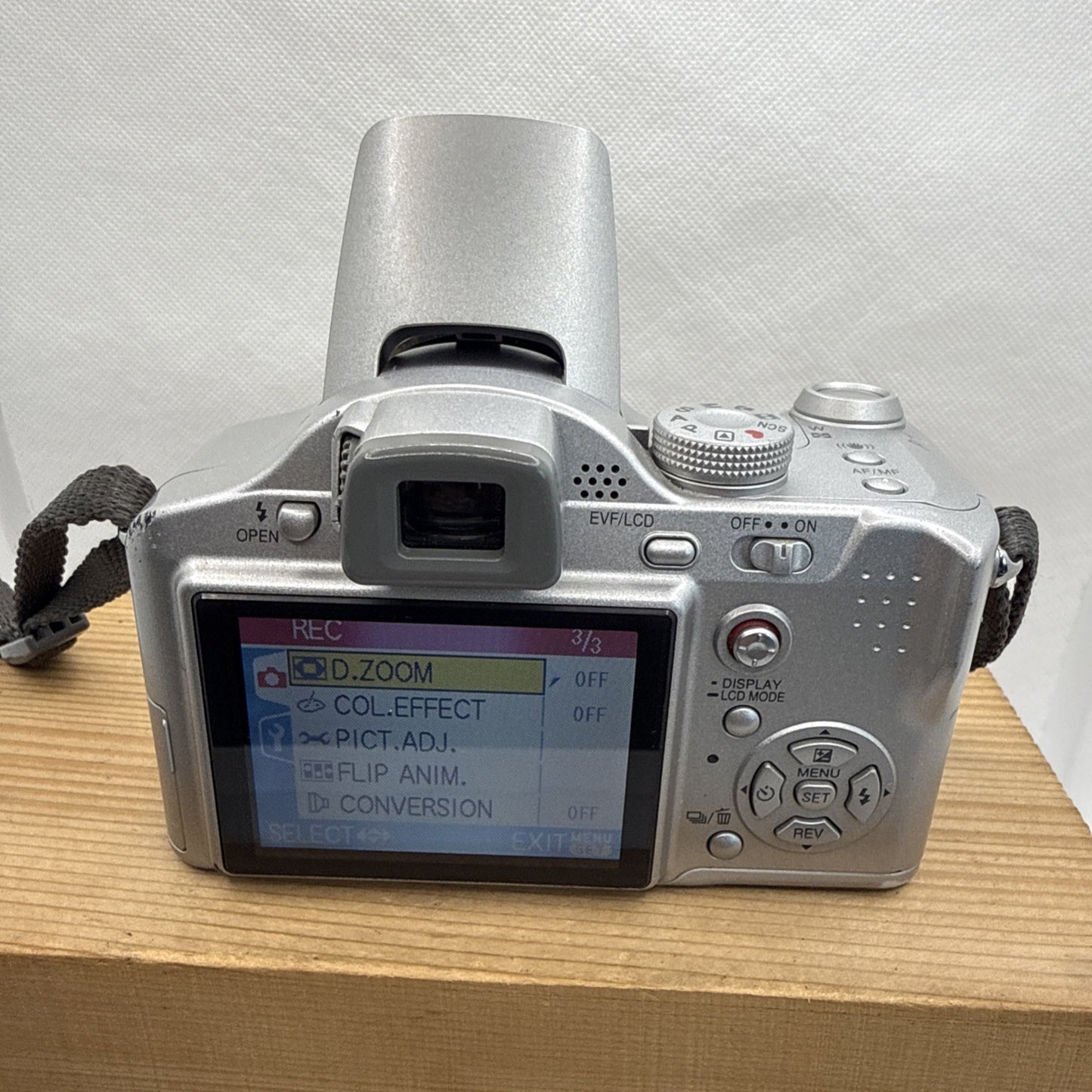 Panasonic Lumix DMC-FZ7 6.0MP Digital Camera Tested + Charger Battery 4GB SD