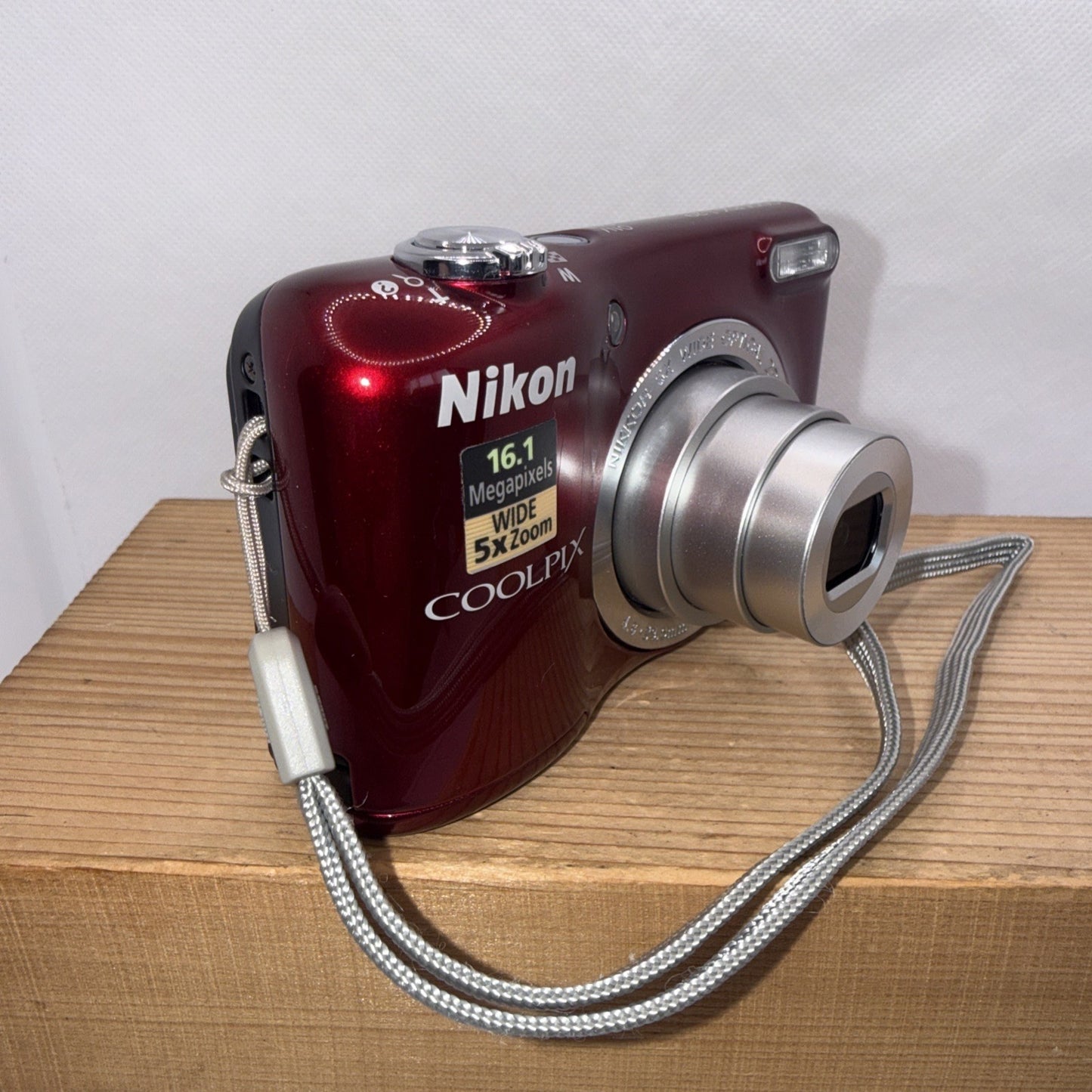 Nikon L29 16.1MP Digital Camera *Minor screen issue + Charger Batteries & 4GB SD