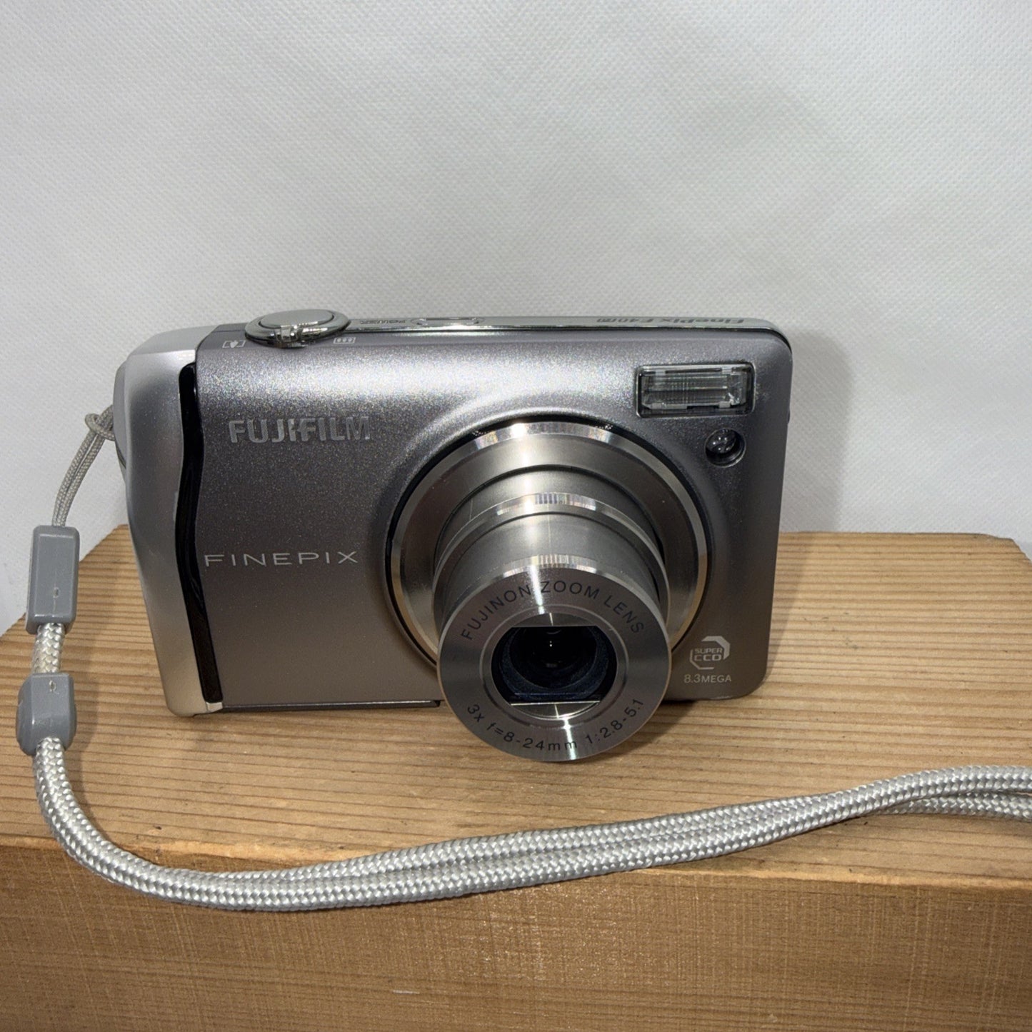 Fujifilm FinePix F40fd 8.3MP Digital Camera Tested *Minor screen issue + Bundle