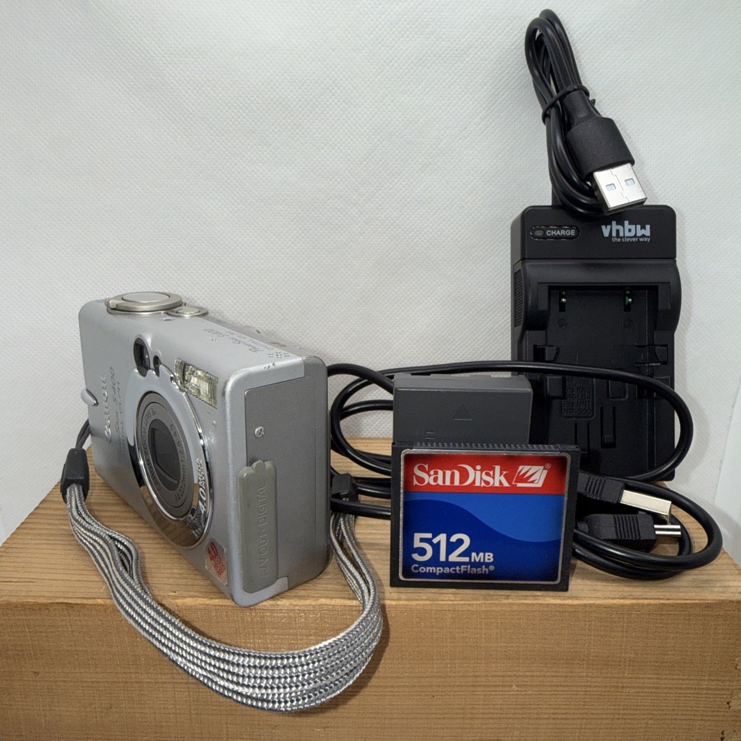 Retro Canon Powershot S400 Digital ELPH 4MP Digital Camera Tested + Accessories