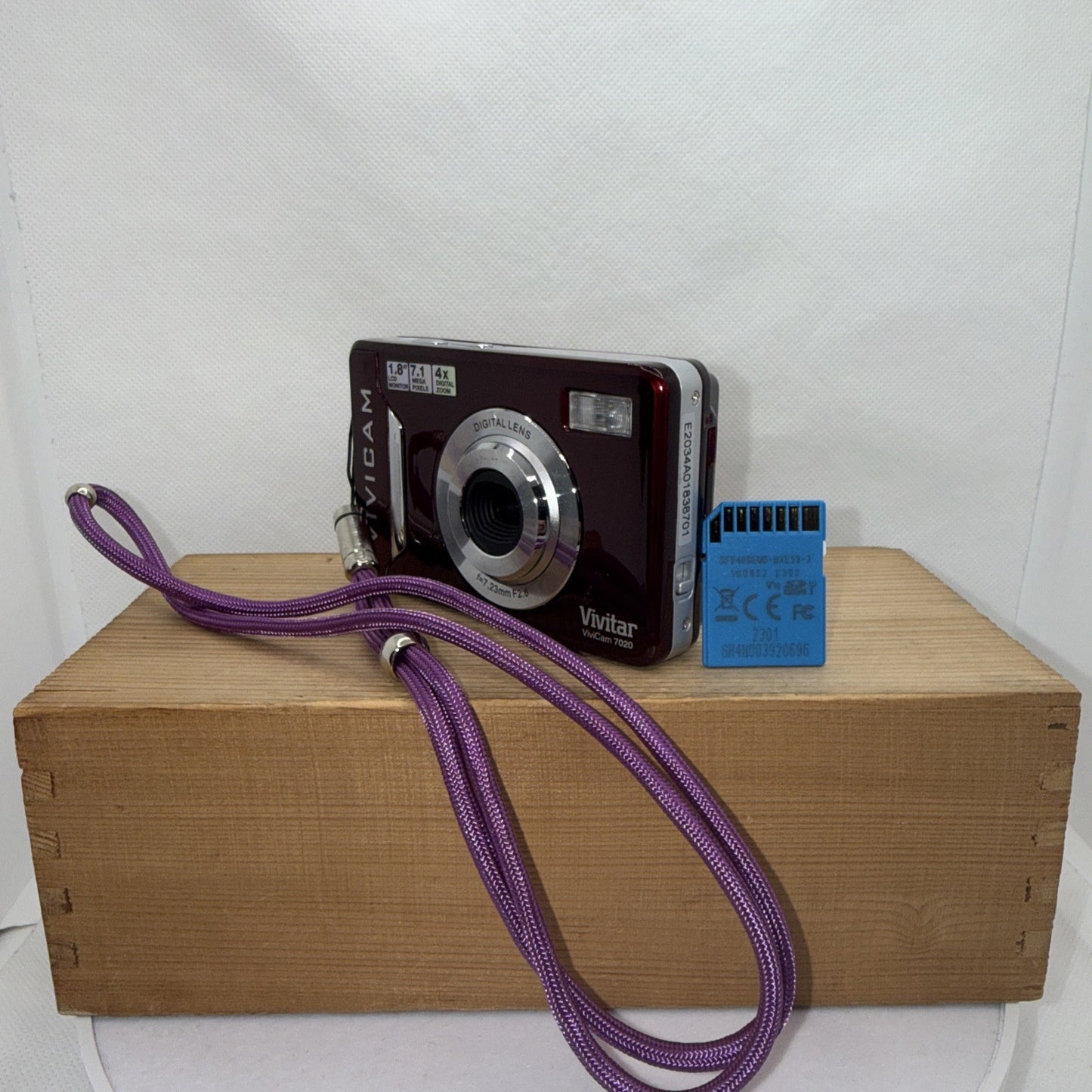 Vivitar Digital Camera Vivicam 7020 7.1MP Tested Plus 4GB SD Card And Free Gifts