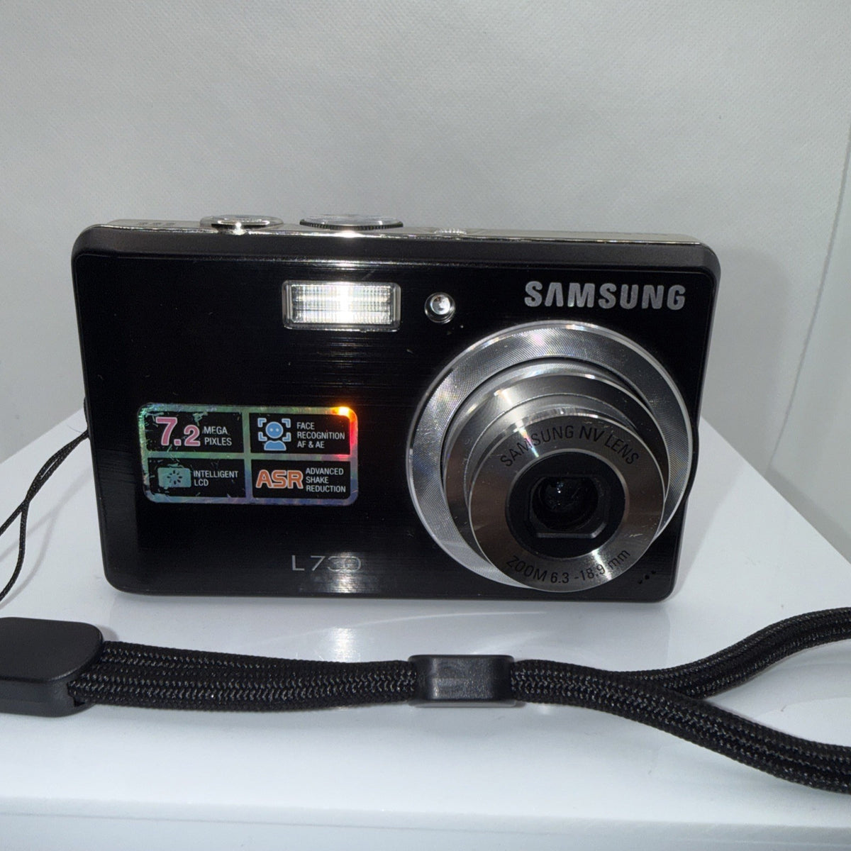 Samsung L735 7.2MP Digital Camera Tested *Minor Screen Issue* + Accessories 4GB