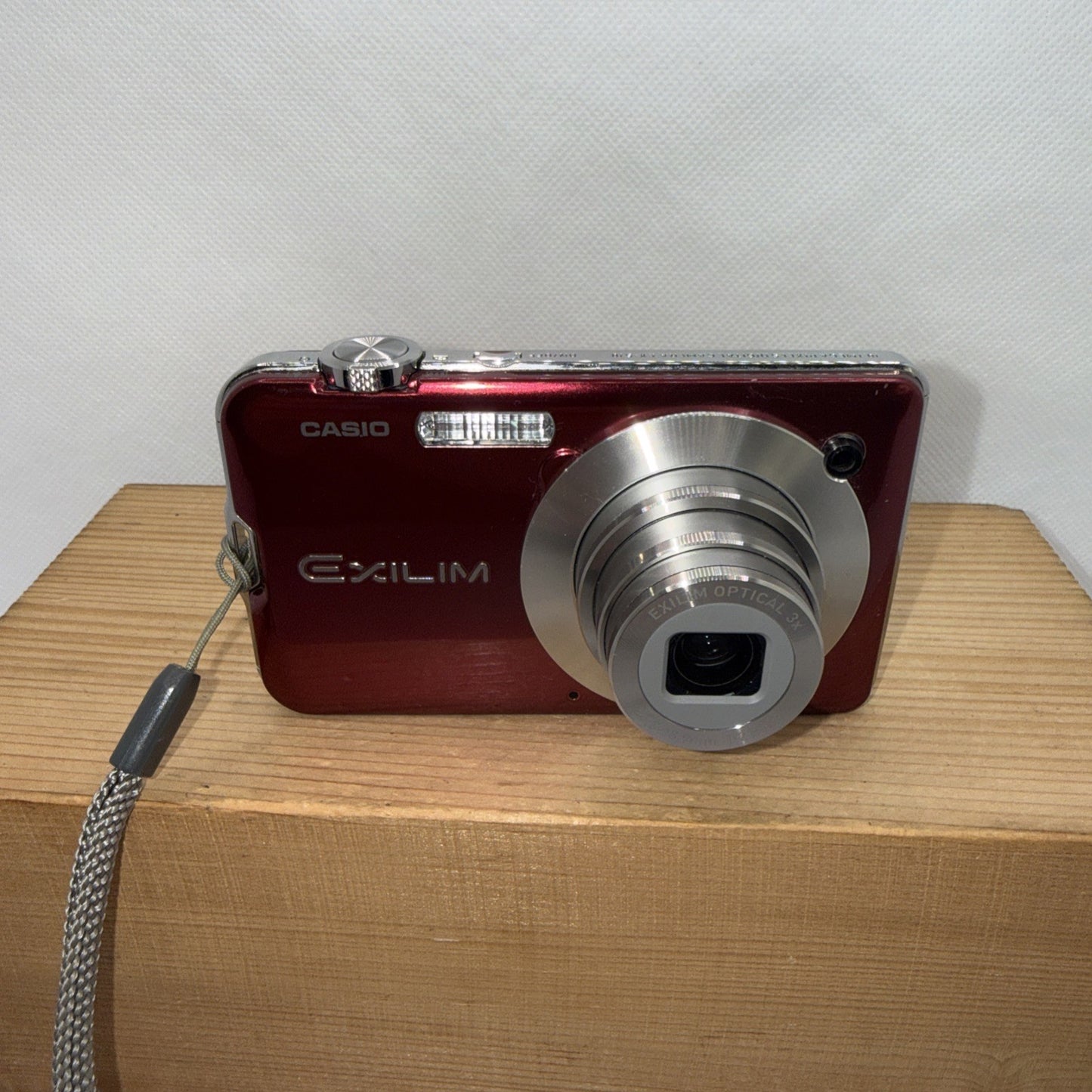 Casio Digital Camera Exilim EX-S10 10.1MP Tested + Charger Battery 2GB SD & Case