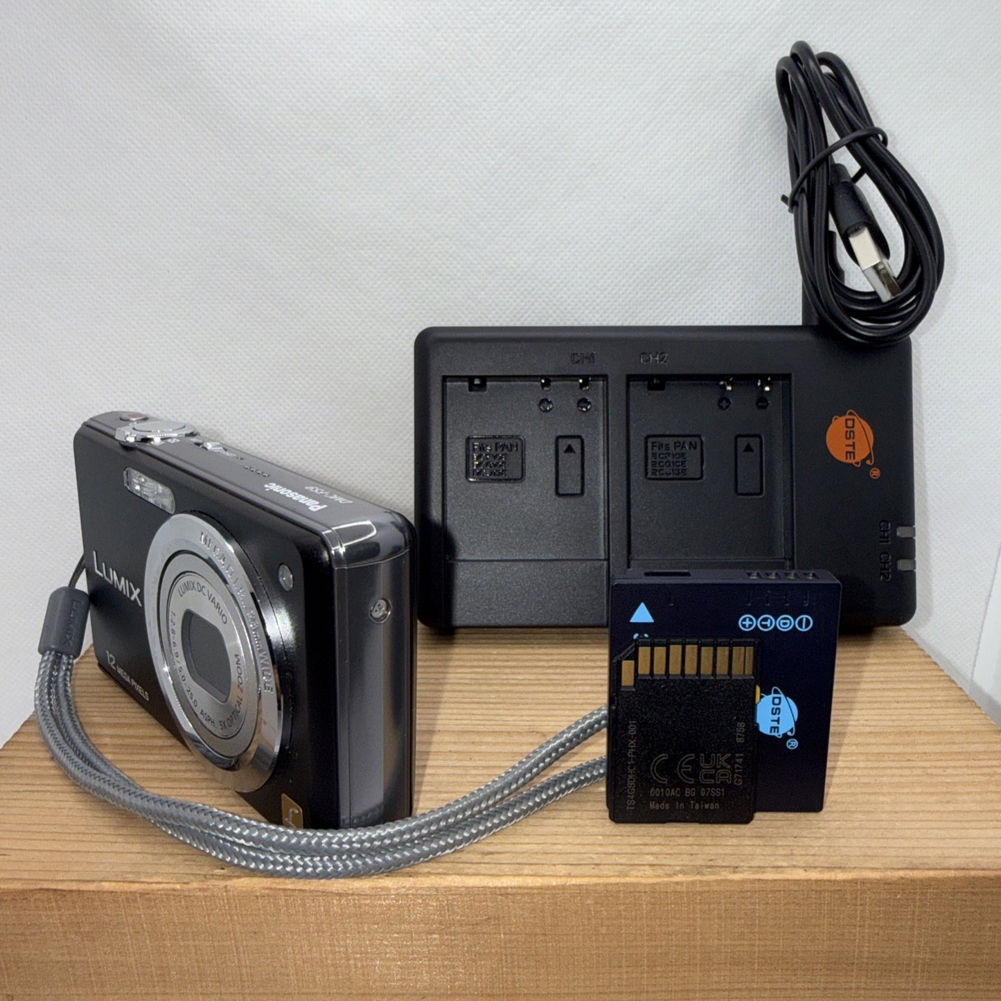 Panasonic Lumix DMC-FS9 12.1MP Digital Camera Tested + Charger Battery 4GB SD