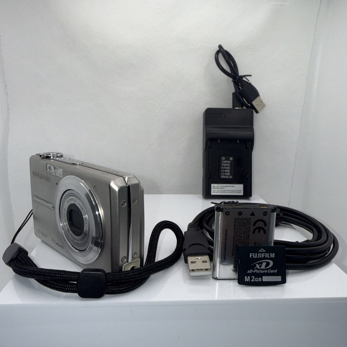 Digital Camera Olympus X-785 7.1MP Tested + Charger Battery 2GB XD USB Cable