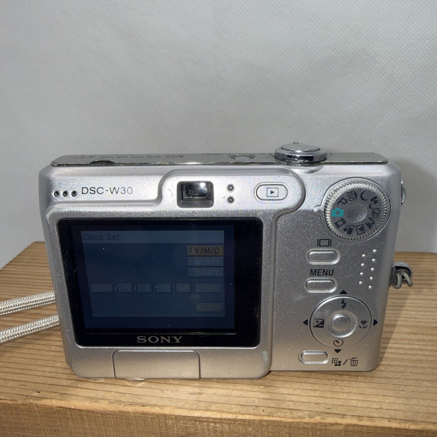 Sony Cyber-shot DSC-W30 6MP Digital Camera Tested + Charger Memory Card & Case