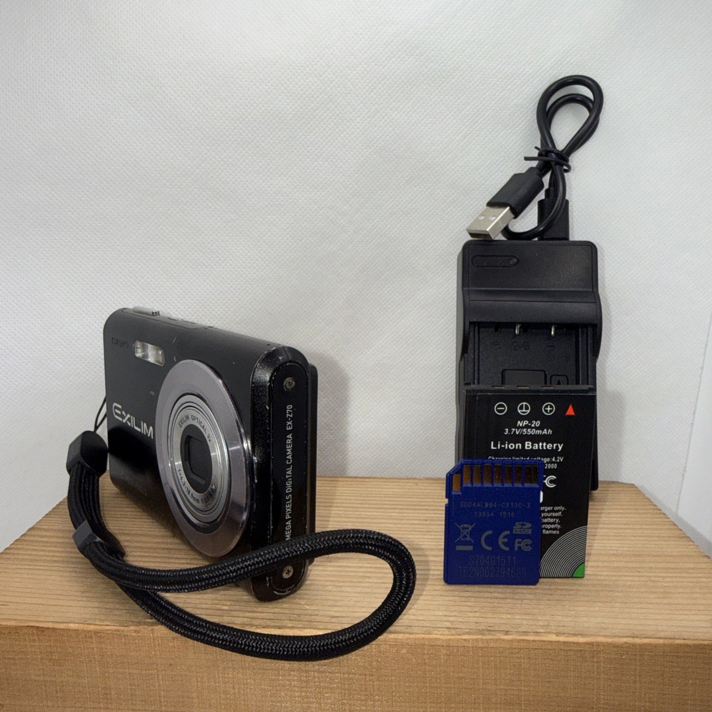 Casio Exilim EX-Z70 7.2MP 3x Zoom Digital Camera Tested + Charger Battery 4GB SD