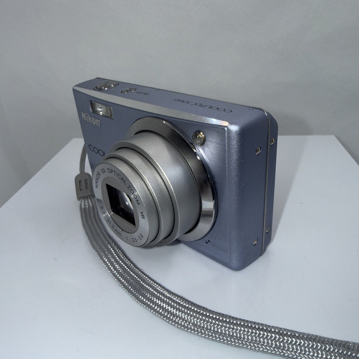 Nikon Coolpix S560 10MP Digital Camera Working *Battery Cover Missing* Bundle