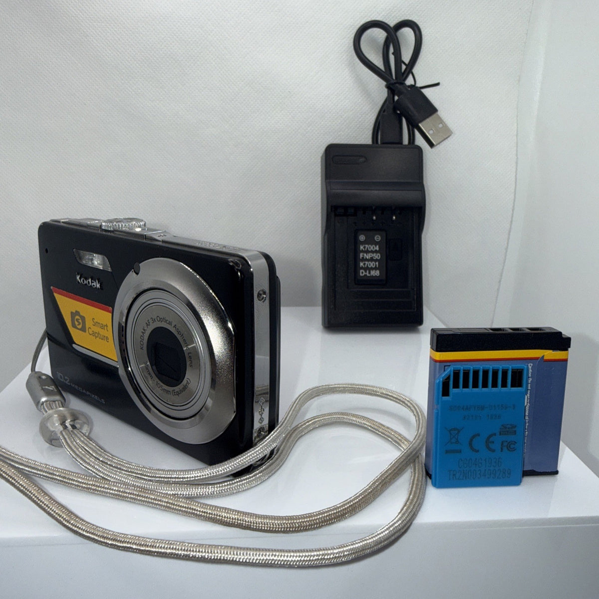Digital Camera Kodak EasyShare M340 10.2MP Tested *Some Dead Pixels+ Accessories