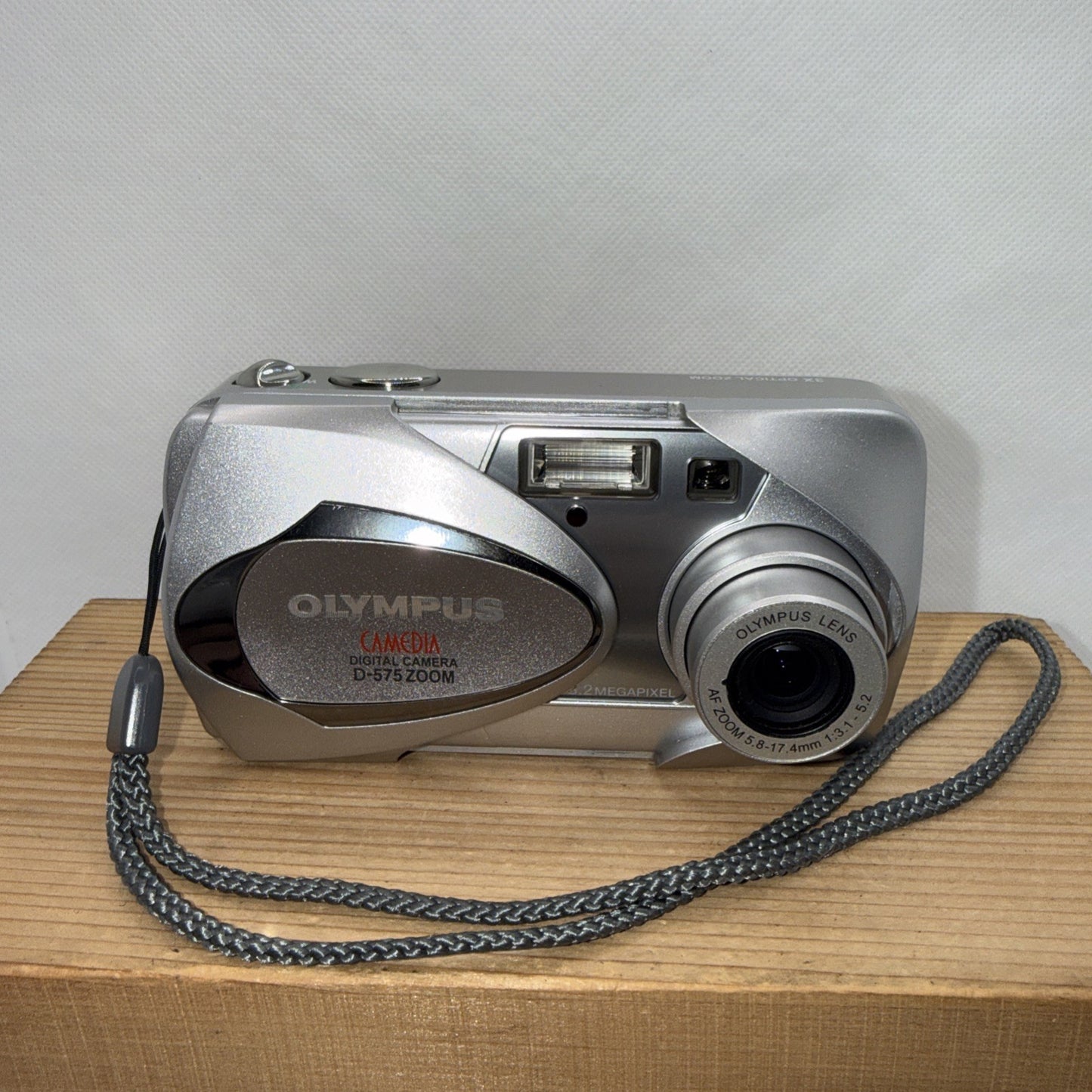 Olympus D-575 Zoom 3.2MP Digital Camera Tested + Memory Card USB Cable Case