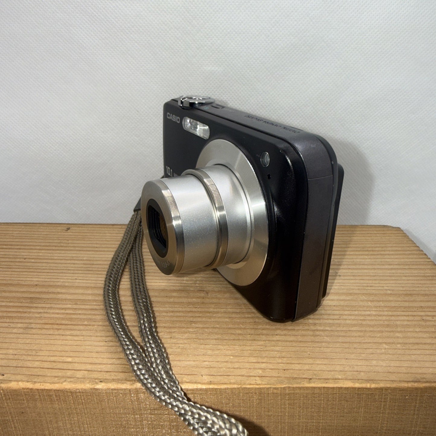 Casio Digital Camera Exilim EX-Z1050 10.1MP Tested + Charger Battery 2GB SD