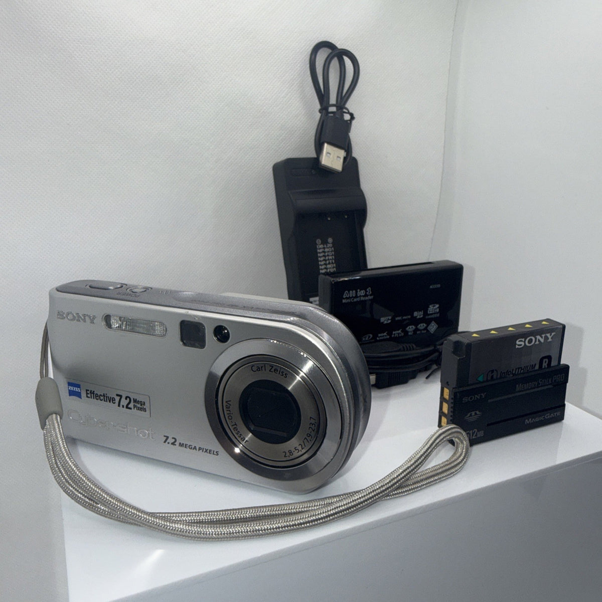 Digital Camera Sony Cyber-shot DSC-P200 7.2MP Tested - Full Kit Ready To Use!