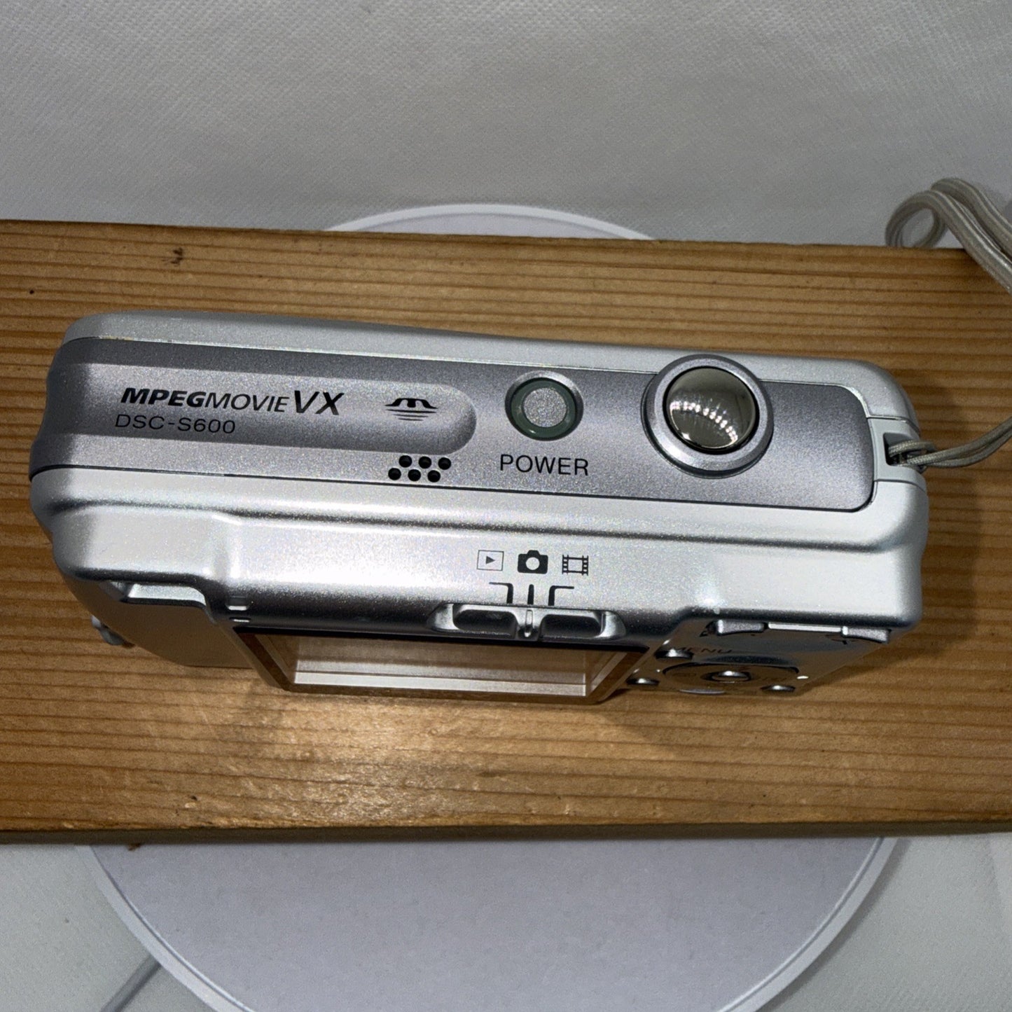 Sony Cybershot DSC-S600 6.0MP Digital Camera Tested (minor battery flap issue)
