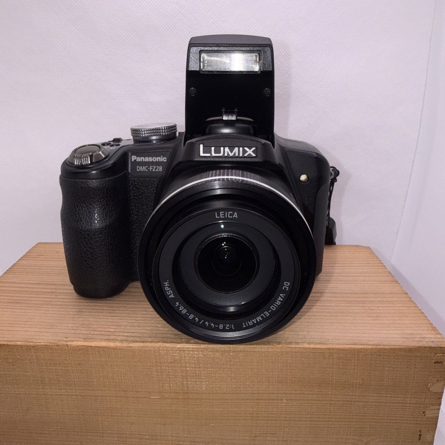 Panasonic Lumix DMC-FZ28 10MP Digital Bridge Camera Tested + Charger Battery 4GB